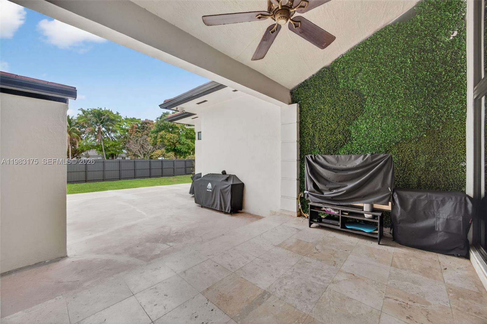 CORAL PINES - Residential