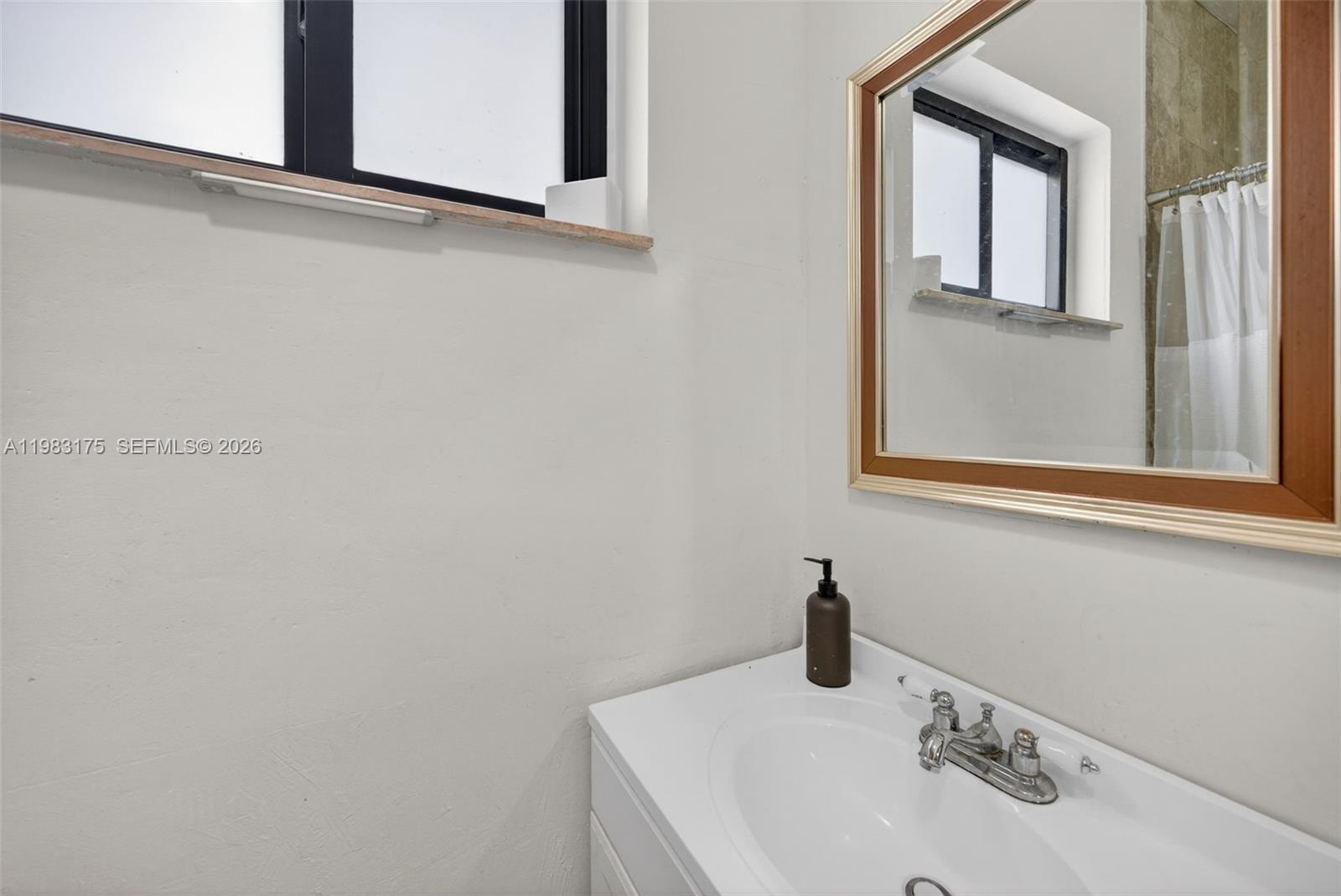 CORAL PINES - Residential