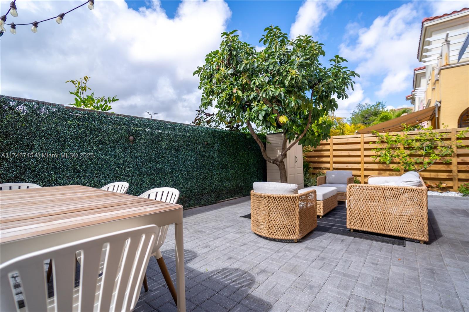 AVENTURA BAY TOWNHOMES CO - Residential