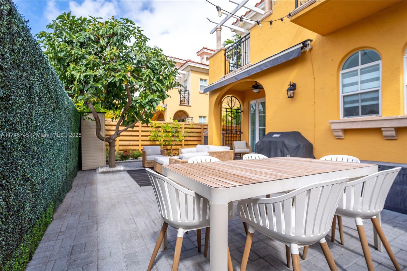 AVENTURA BAY TOWNHOMES CO - Residential