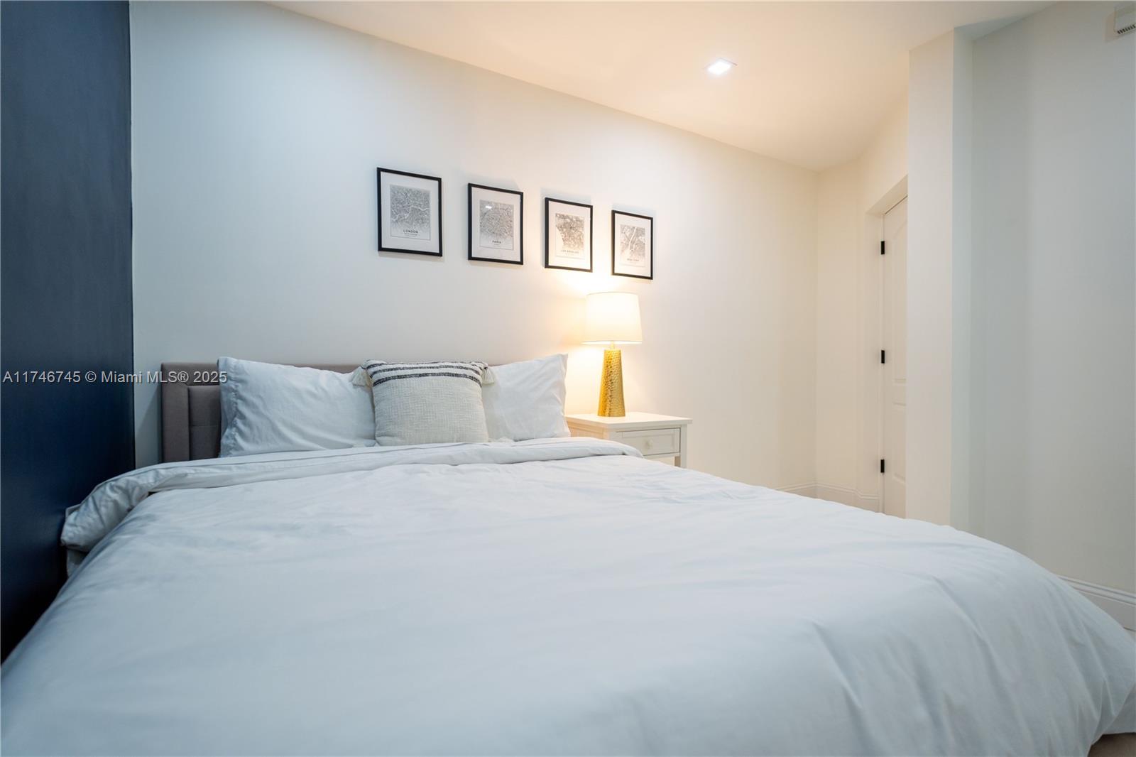 AVENTURA BAY TOWNHOMES CO - Residential