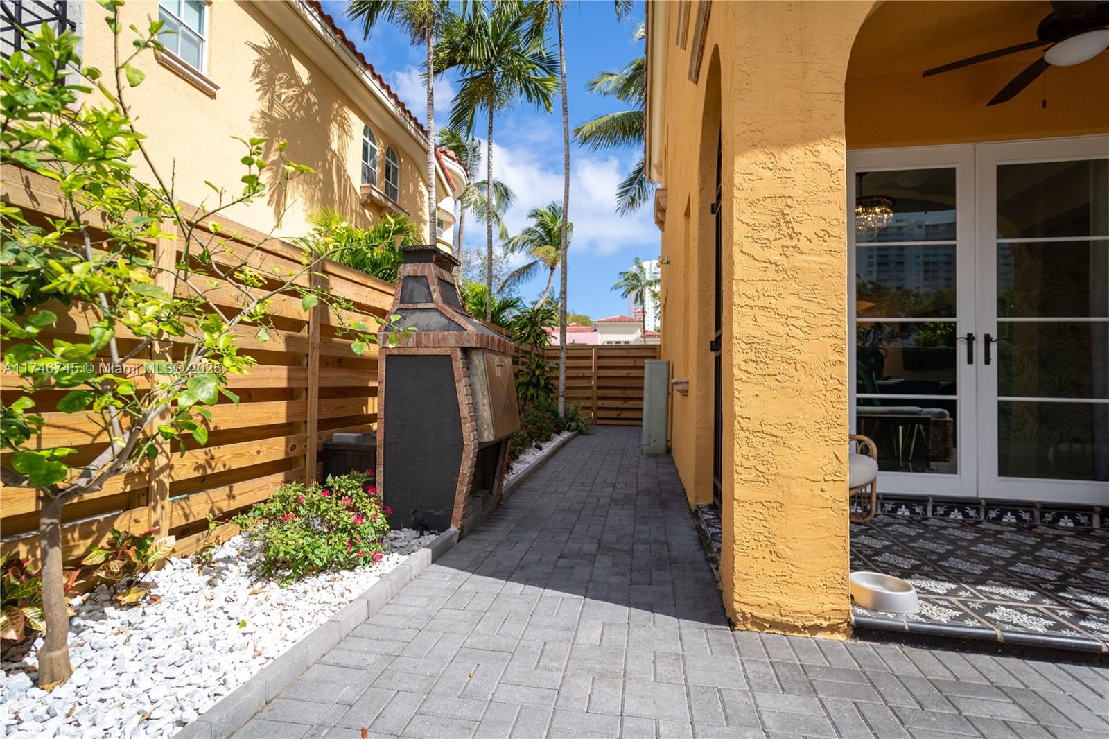 AVENTURA BAY TOWNHOMES CO - Residential