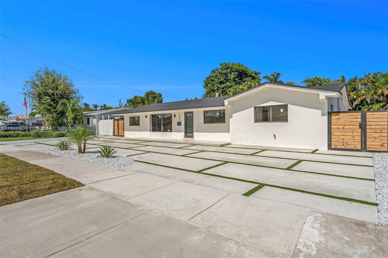 PALM SPRINGS LAKES 4TH AD - Residential