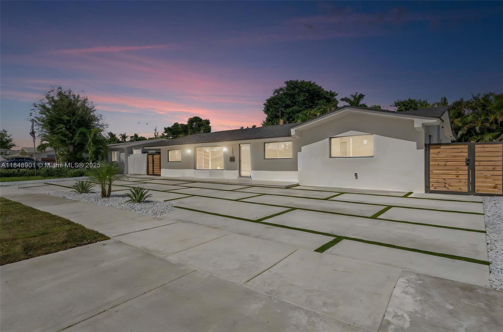 PALM SPRINGS LAKES 4TH AD - Residential