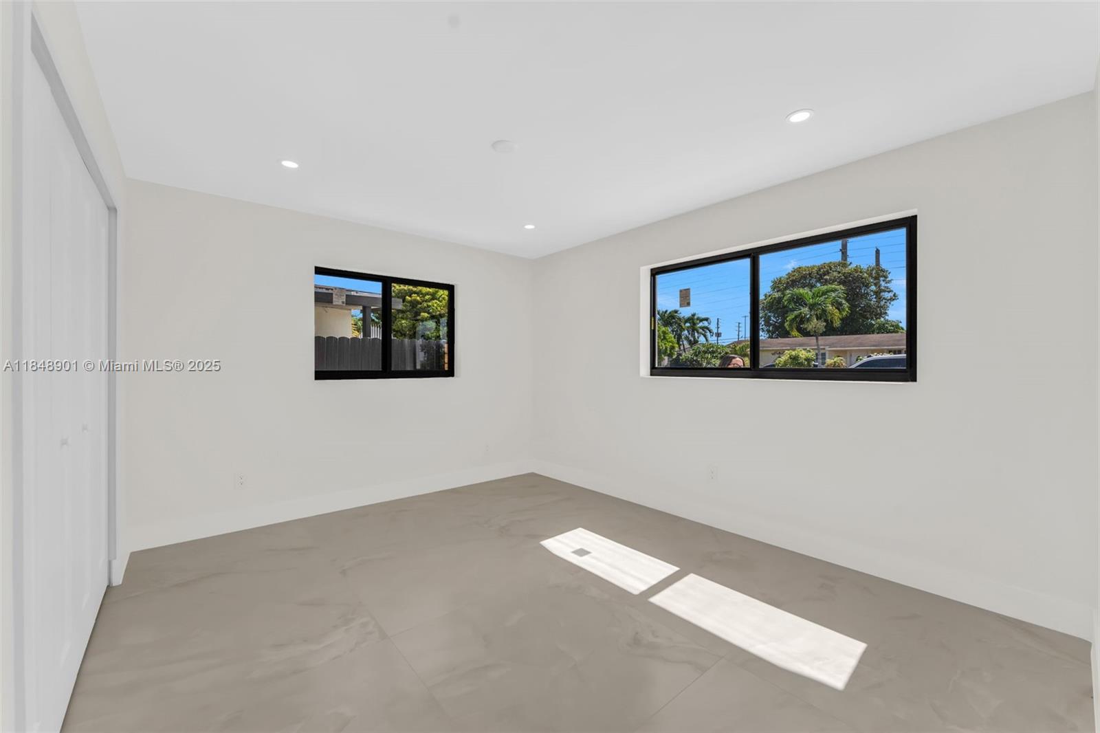 PALM SPRINGS LAKES 4TH AD - Residential