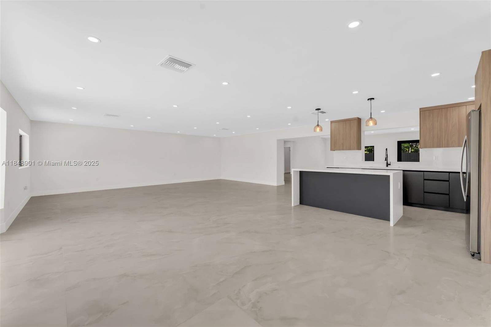7993 W 18th Ln, Hialeah, FL, 33014/$920,000 4 7993 W 18th Ln