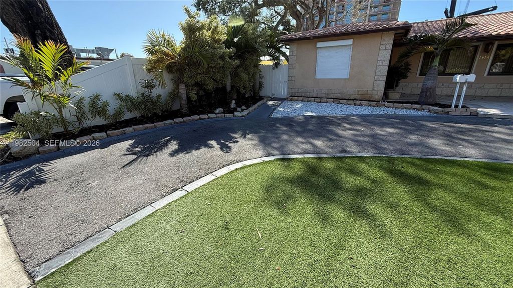 Photo of 1814 Thomas St #East Rear, Hollywood, FL 33020 (MLS # A11982504)