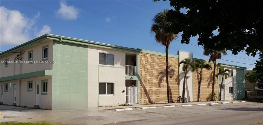 Move right into this recently remodeled 1-bedroom, 1-bath condo in a charming 20-unit waterfront building east of US-1. This 2nd-floor home features a bright open layout, with newer appliances, quartz countertops, newly remodeled bathroom & large walk-in closet
Why you’ll love it:
Waterfront community with dock available (Fee & approval required)
Heated swimming pool on-site
Less than 1 mile to the beach
Publix across the street for everyday convenience.
Walk to top dining & nightlife: Flanagan’s, 26° Brewing Company, Houston’s, & more
Minutes to LA Fitness, Pompano Municipal Golf Course, tennis & pickleball courts
Close to the Pompano Amphitheater for concerts & events
Enjoy the South Florida lifestyle, relax by the pool, walk to the beach, dining & nightlife steps from your door