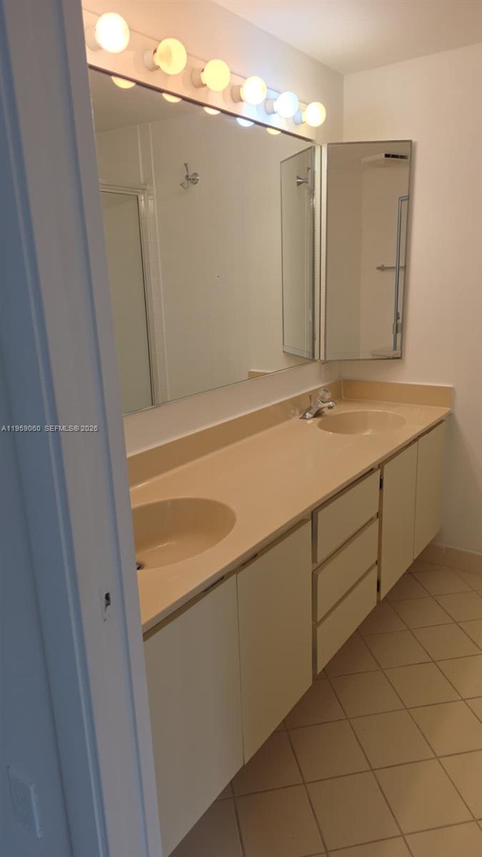 WATERSIDE LUXURY TOWNHOME - Residential Lease