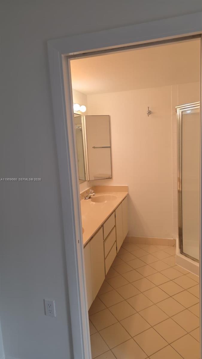 WATERSIDE LUXURY TOWNHOME - Residential Lease