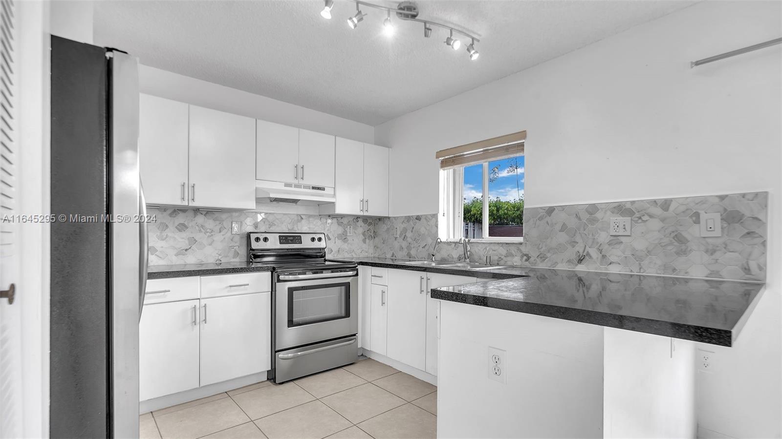IBIS VILLA AT MIAMI GARDE - Residential Lease