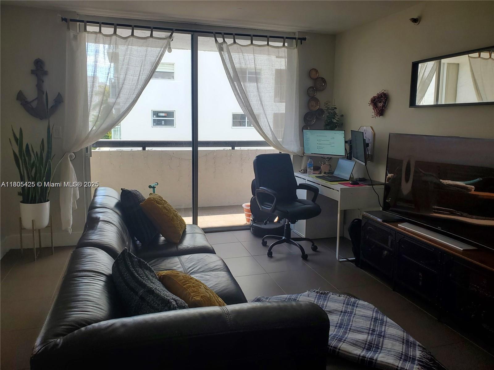 1775 Washington 4A