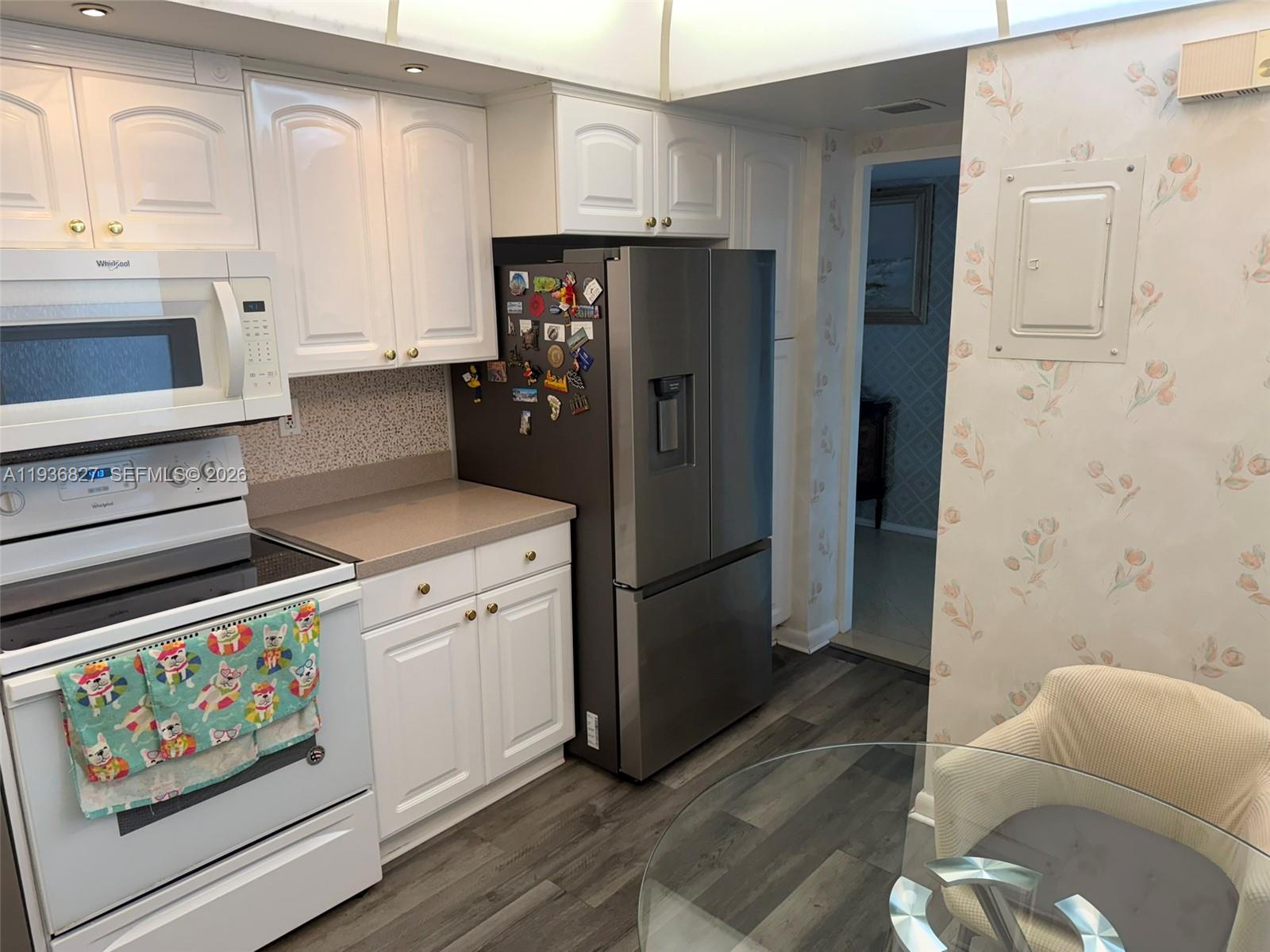 EVERGLADES HOUSE CONDO - Residential