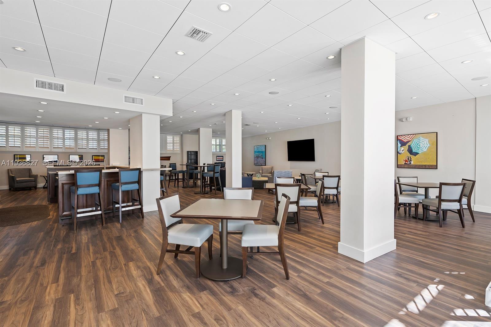 EVERGLADES HOUSE CONDO - Residential