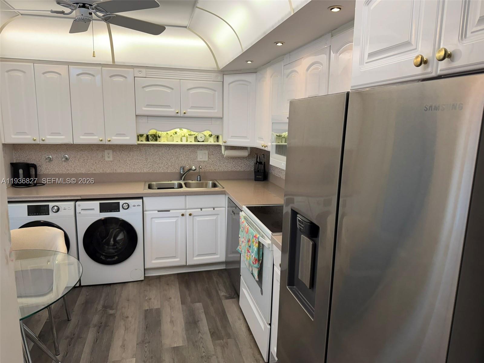 EVERGLADES HOUSE CONDO - Residential