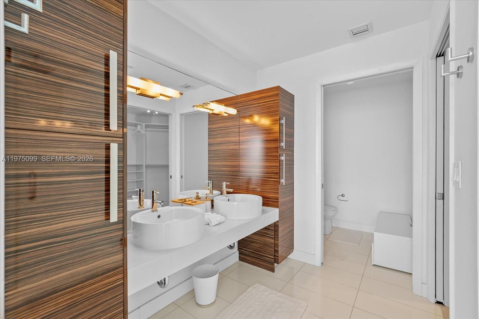 PARAMOUNT BAY CONDO - Residential Lease