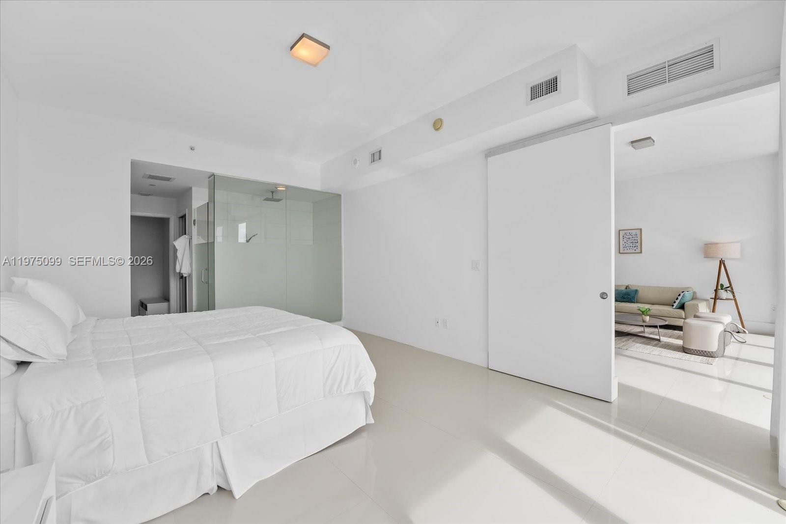 PARAMOUNT BAY CONDO - Residential Lease