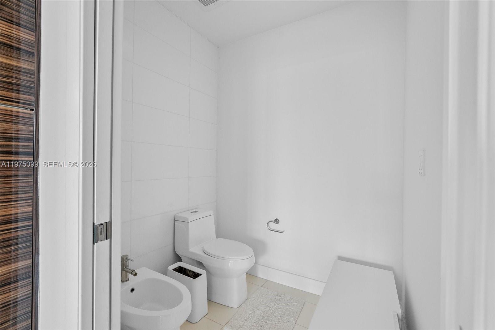 PARAMOUNT BAY CONDO - Residential Lease