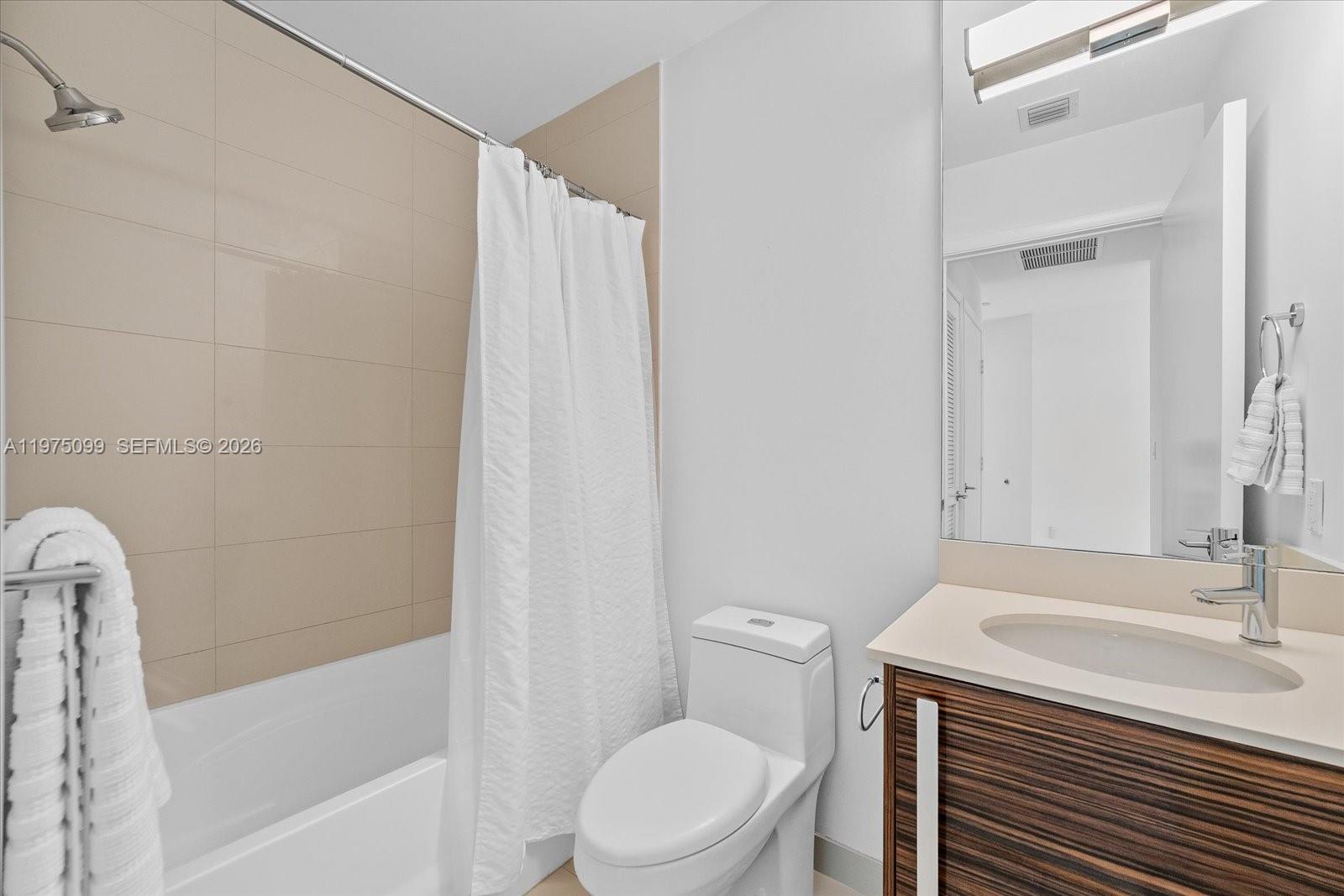 PARAMOUNT BAY CONDO - Residential Lease