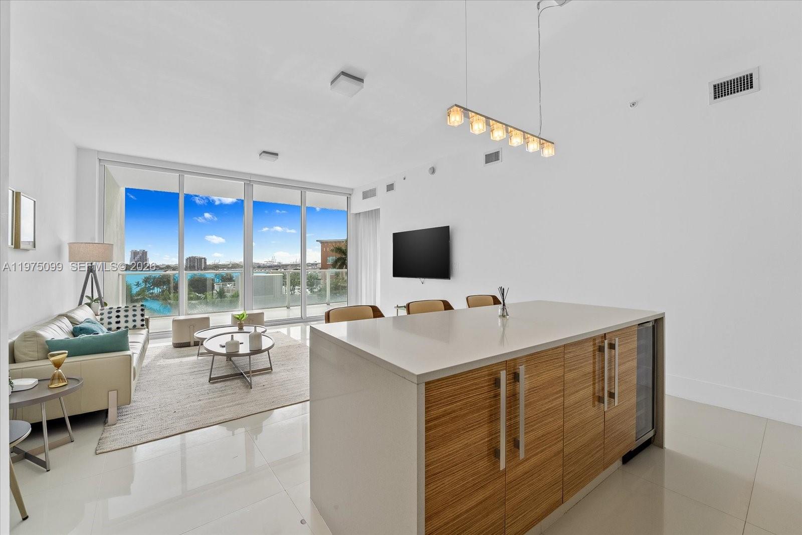 PARAMOUNT BAY CONDO - Residential Lease