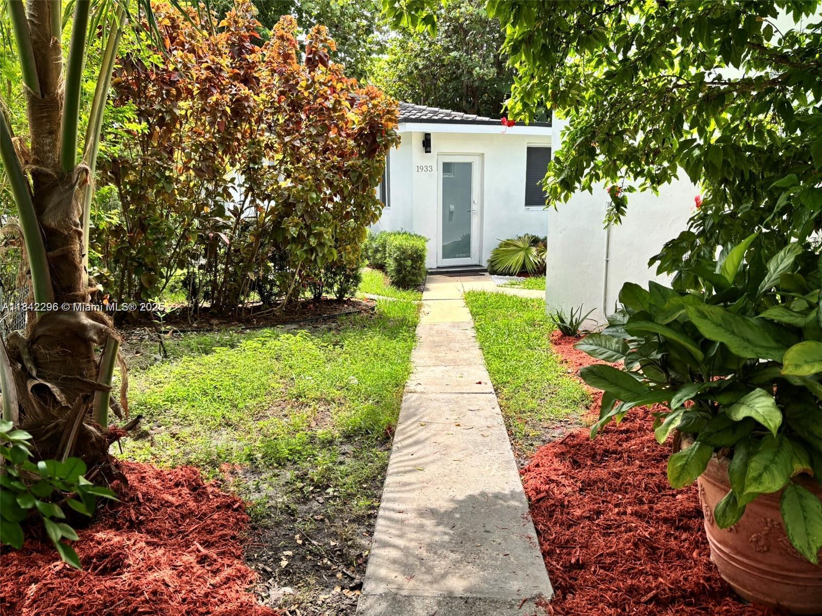 1933 SW 17th 0