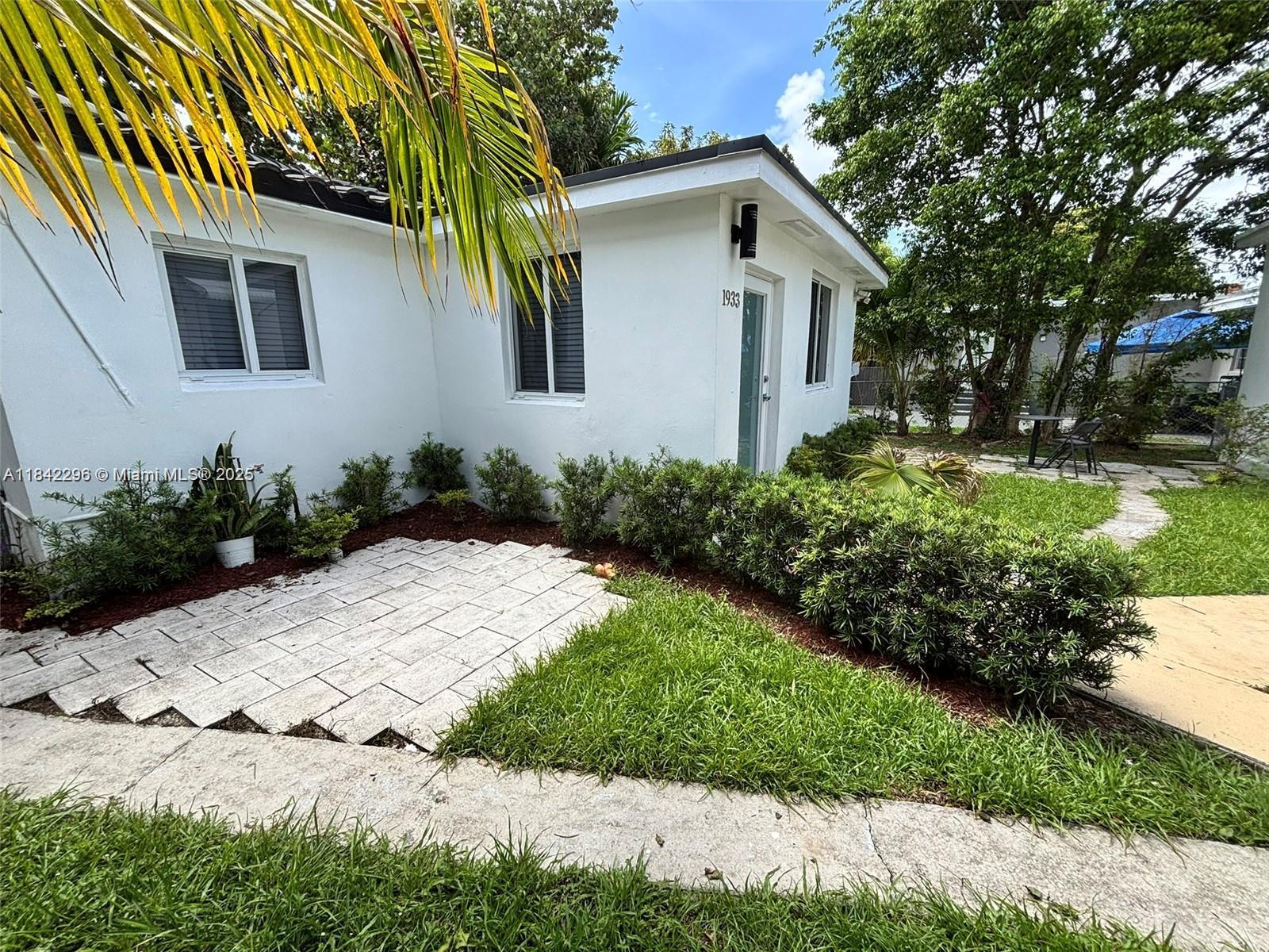 1933 SW 17th 0