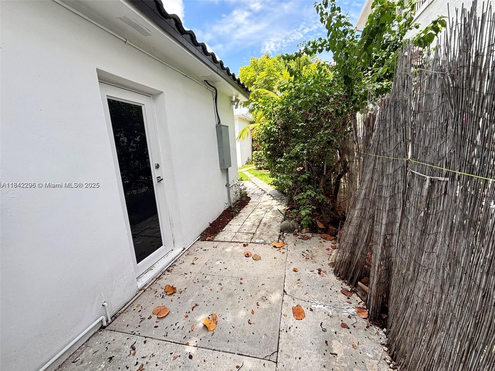 1933 SW 17th 0