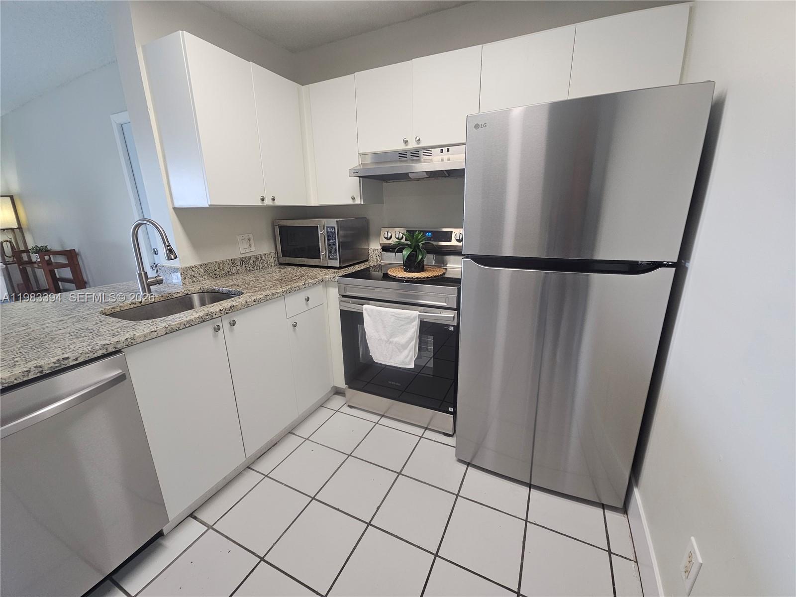 LAKEVIEW AT THE HAMMOCKS - Residential Lease