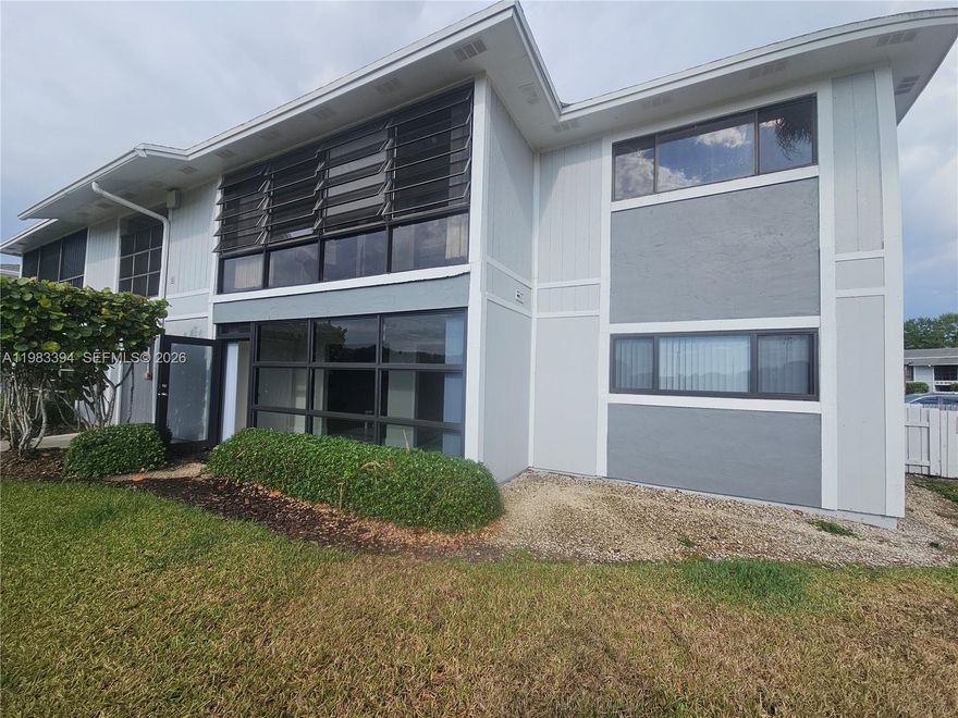 Beautiful first-floor 2-bedroom, 2-bathroom condo located in the desirable Lakeview at The Hammocks community. This well-maintained unit features a bright and spacious layout with a comfortable living and dining area, ceramic tile flooring throughout (no carpet), and a private balcony perfect for relaxing. The unit also includes an in-unit washer and dryer, as well as assigned parking, for added convenience.
Residents enjoy access to community amenities, including a pool, clubhouse, lake, picnic areas, a hiking trail, and guest parking, all within a well-maintained community with street lighting and beautiful green spaces. Prime location close to shopping centers, restaurants, parks, and major highways.