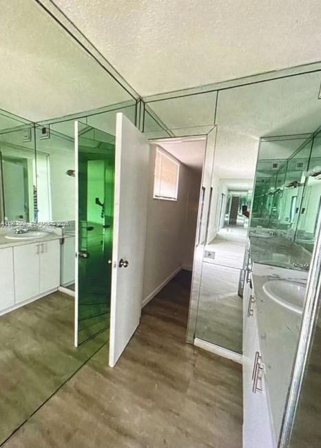 ENGLEWOOD - Residential Lease