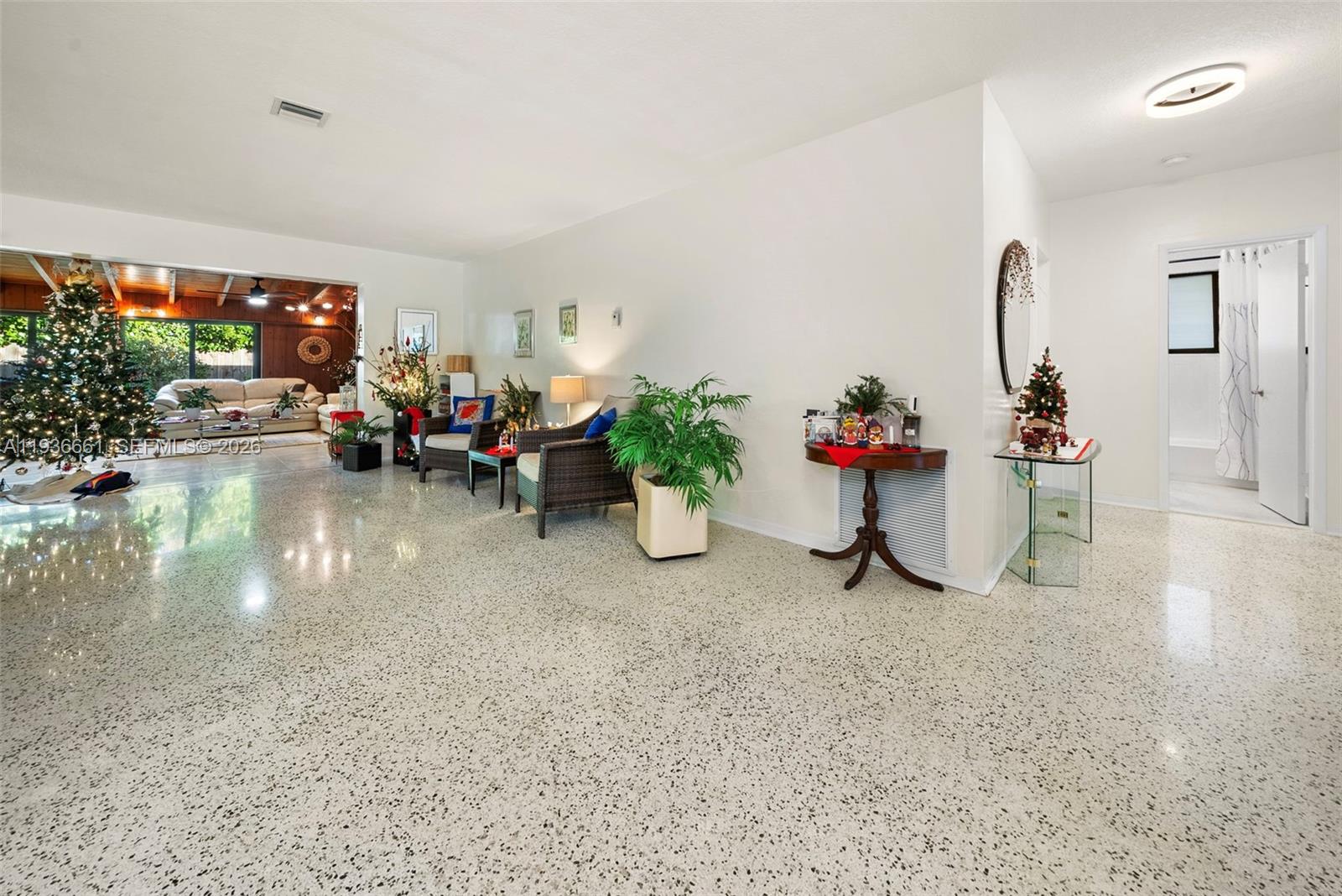 TREASURE ISLAND - Residential