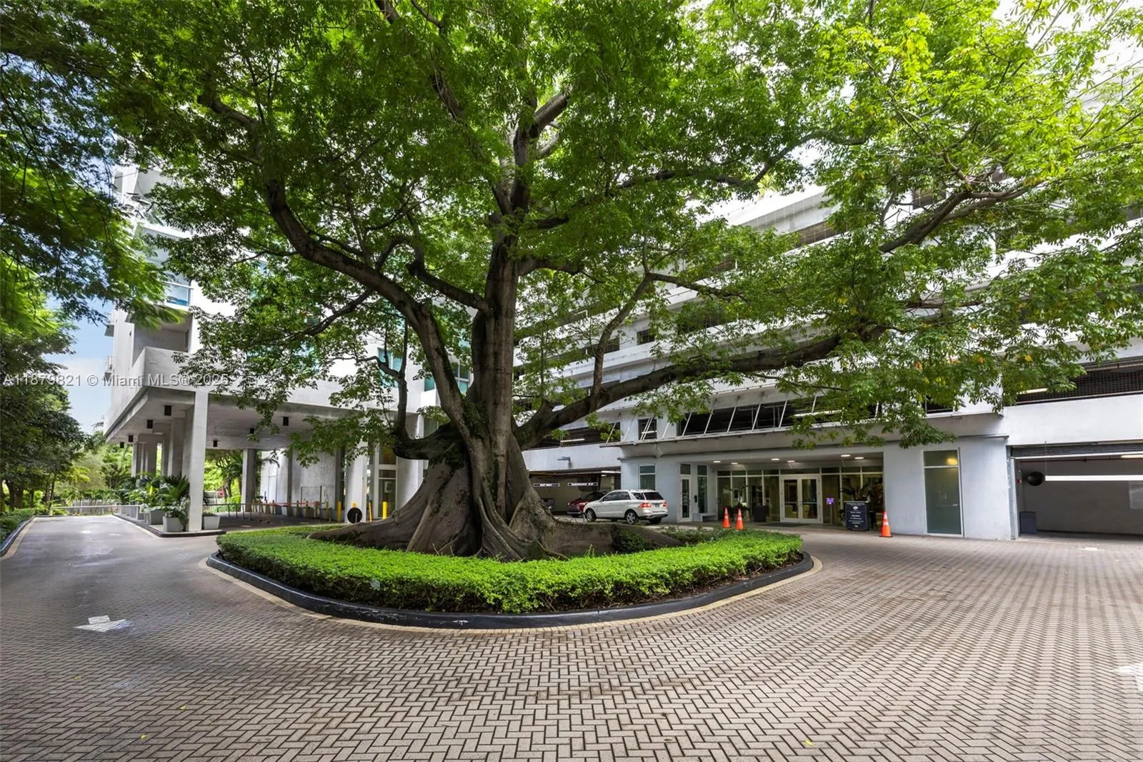 Miami, Florida 33125, United States, 2 Bedrooms Bedrooms, ,2 BathroomsBathrooms,Residential,Active,211860