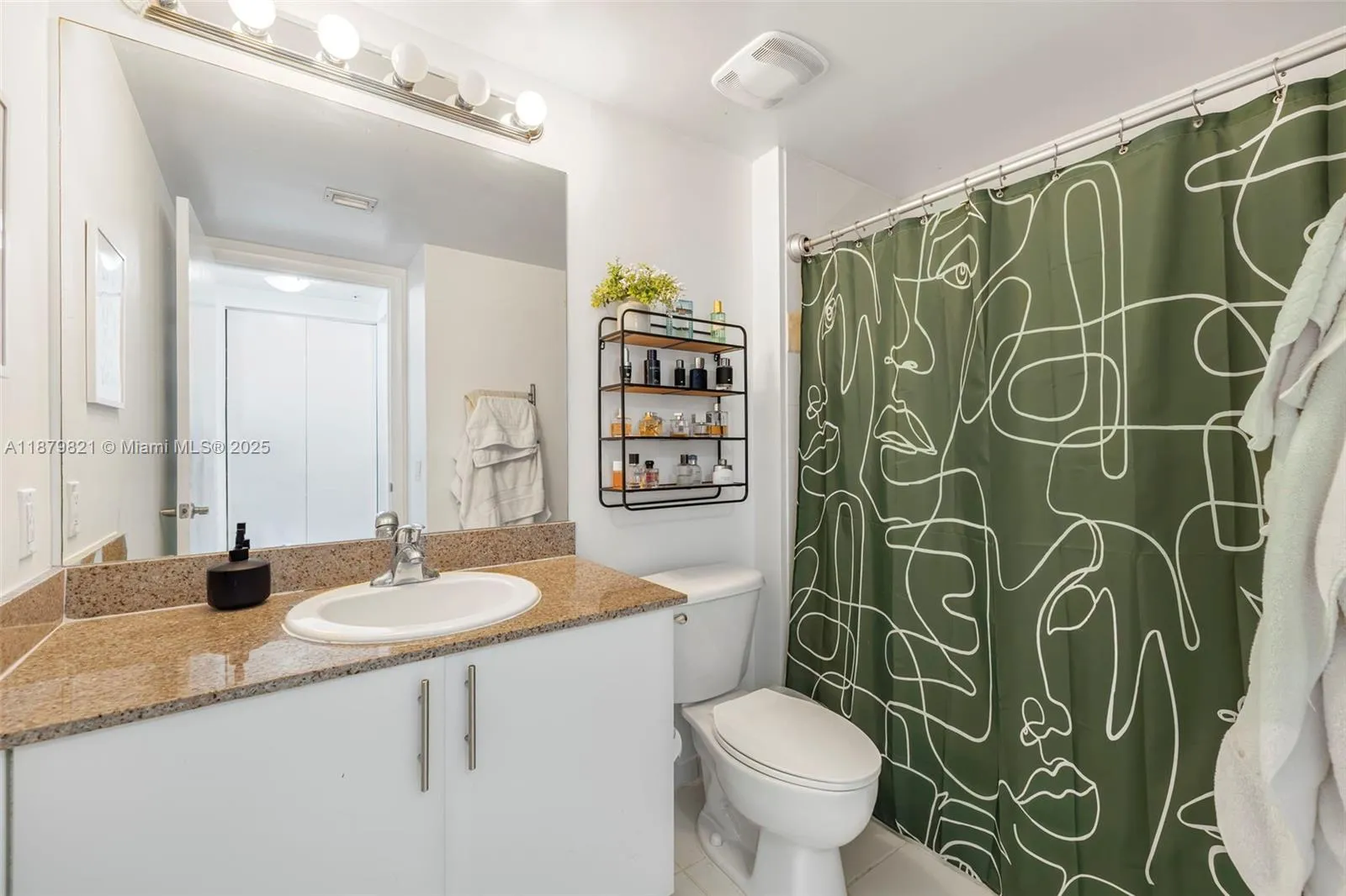 Miami, Florida 33125, United States, 2 Bedrooms Bedrooms, ,2 BathroomsBathrooms,Residential,Active,211860