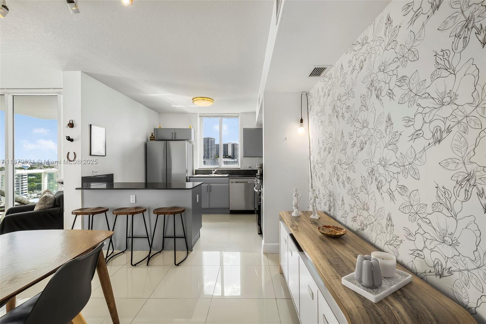 TERRAZAS RIVERPARK VILLAG - Residential