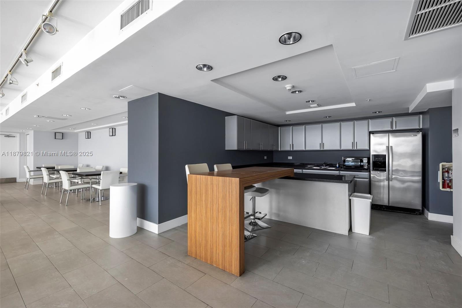 TERRAZAS RIVERPARK VILLAG - Residential