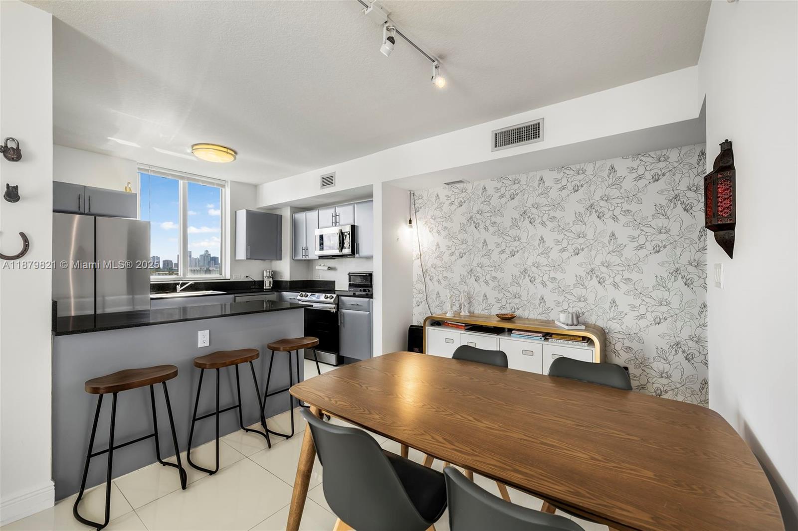 TERRAZAS RIVERPARK VILLAG - Residential