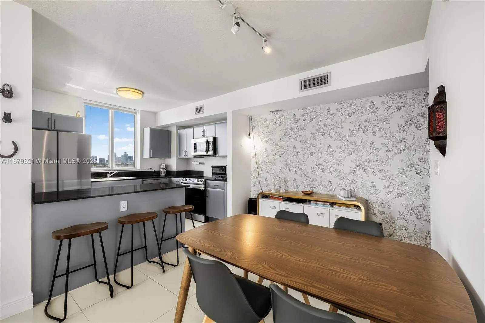 Miami, Florida 33125, United States, 2 Bedrooms Bedrooms, ,2 BathroomsBathrooms,Residential,Active,211860