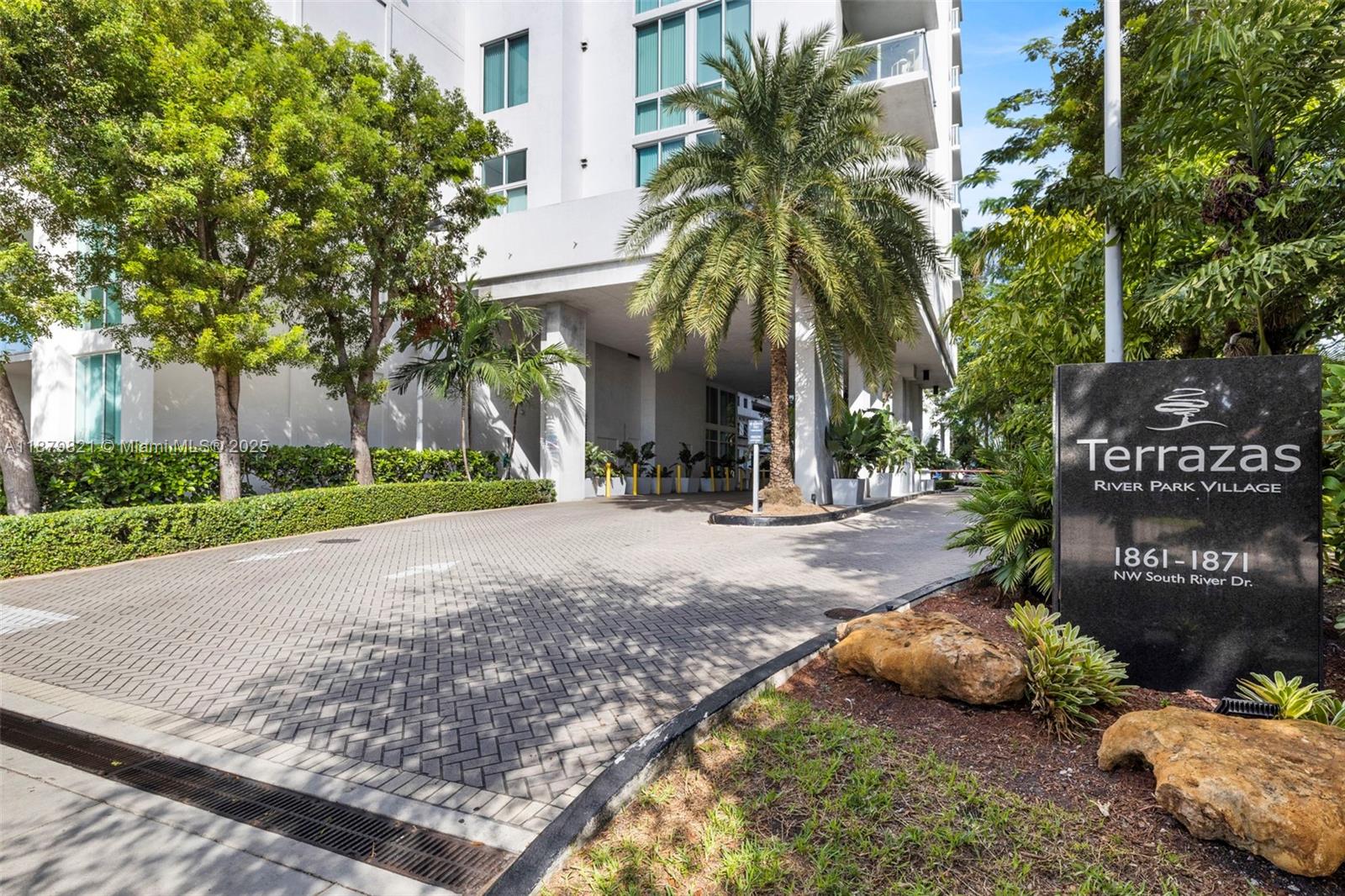 TERRAZAS RIVERPARK VILLAG - Residential