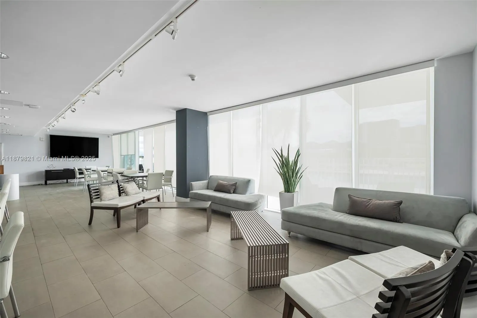 Miami, Florida 33125, United States, 2 Bedrooms Bedrooms, ,2 BathroomsBathrooms,Residential,Active,211860