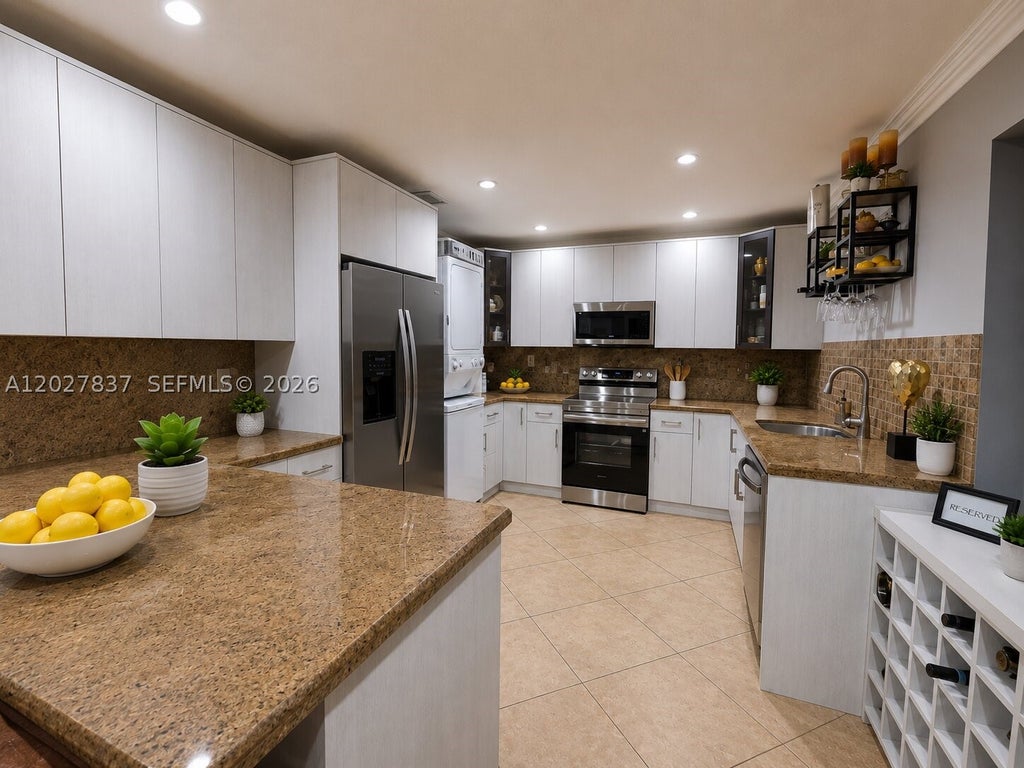 Photo of 7513 Grant Ct #A, Hollywood, FL 33024 (MLS # A12027837)