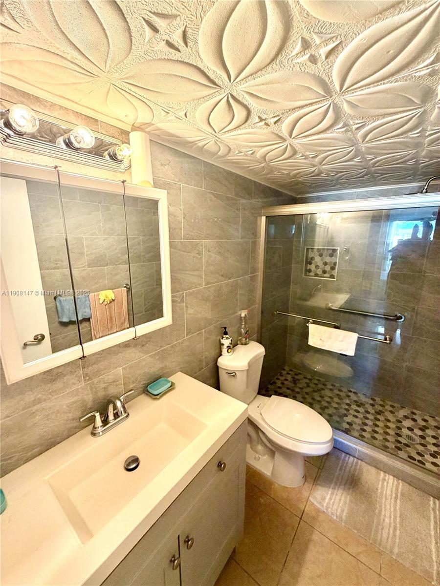 PLAZA TOWERS SOUTH CONDO - Residential Lease