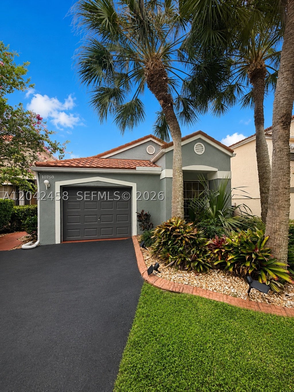 Photo of 10750 NW 10th St, Plantation, FL 33322 (MLS # A12042458)