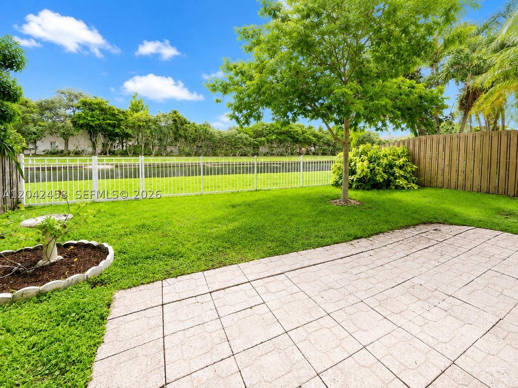 Photo of 10750 NW 10th St, Plantation, FL 33322 (MLS # A12042458)