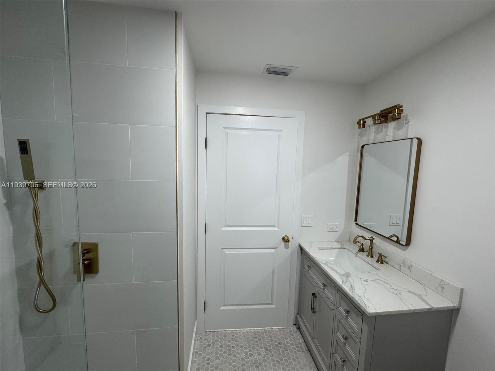 HAMPTON LAKES - Residential