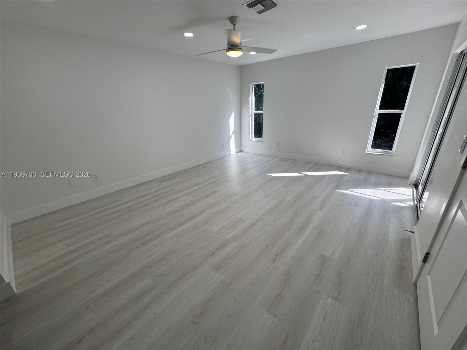 HAMPTON LAKES - Residential