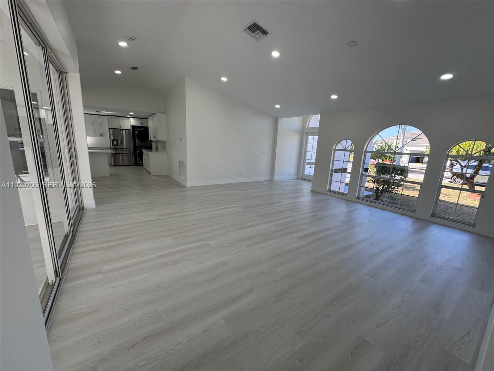 HAMPTON LAKES - Residential