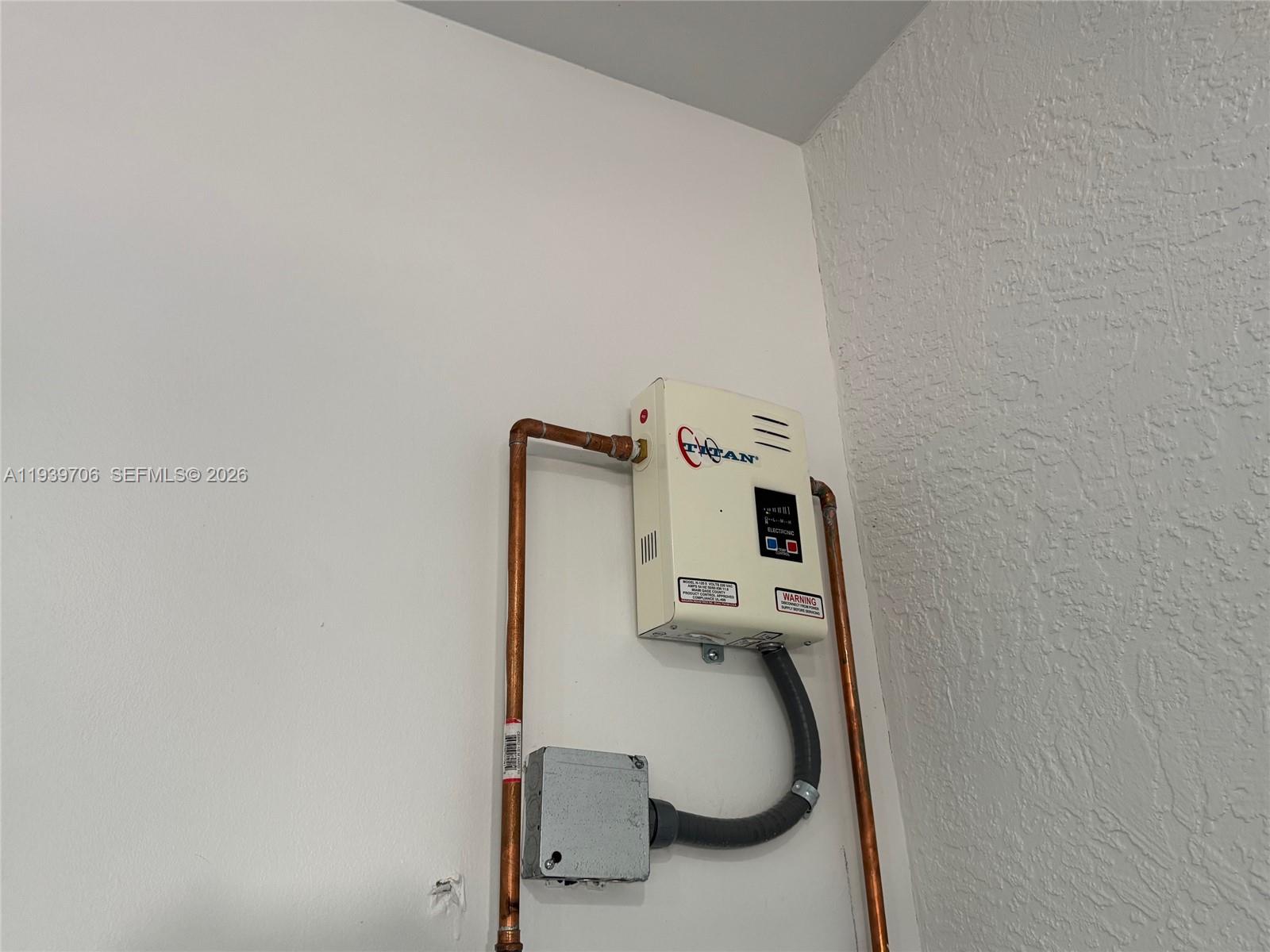 HAMPTON LAKES - Residential