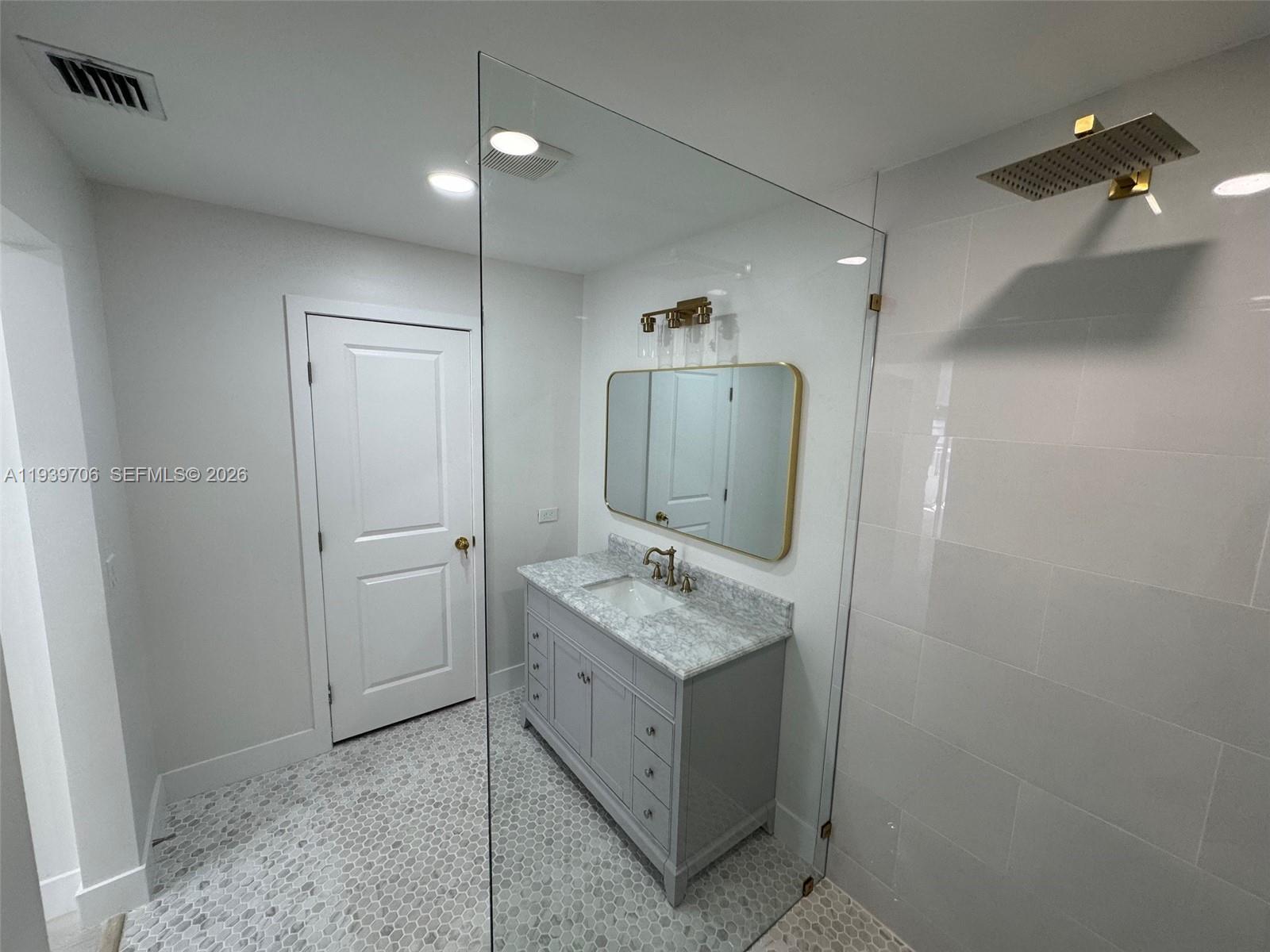 HAMPTON LAKES - Residential