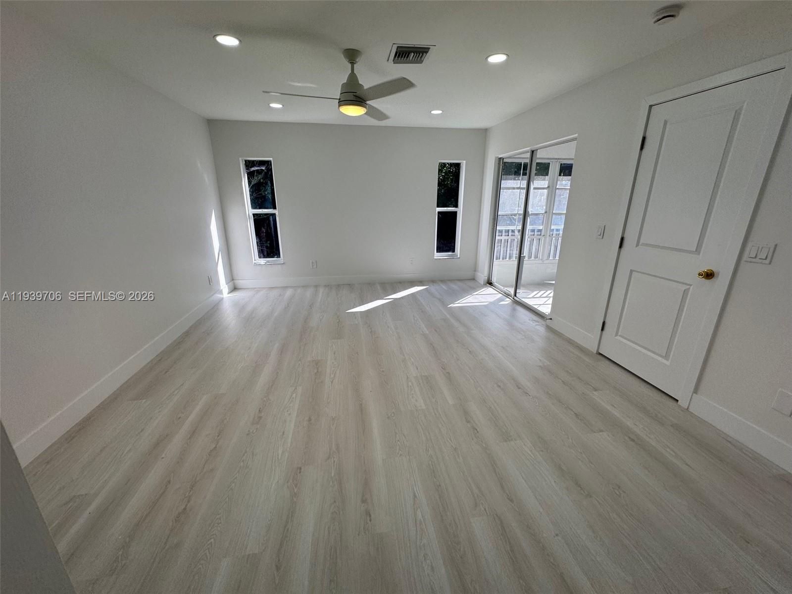 HAMPTON LAKES - Residential