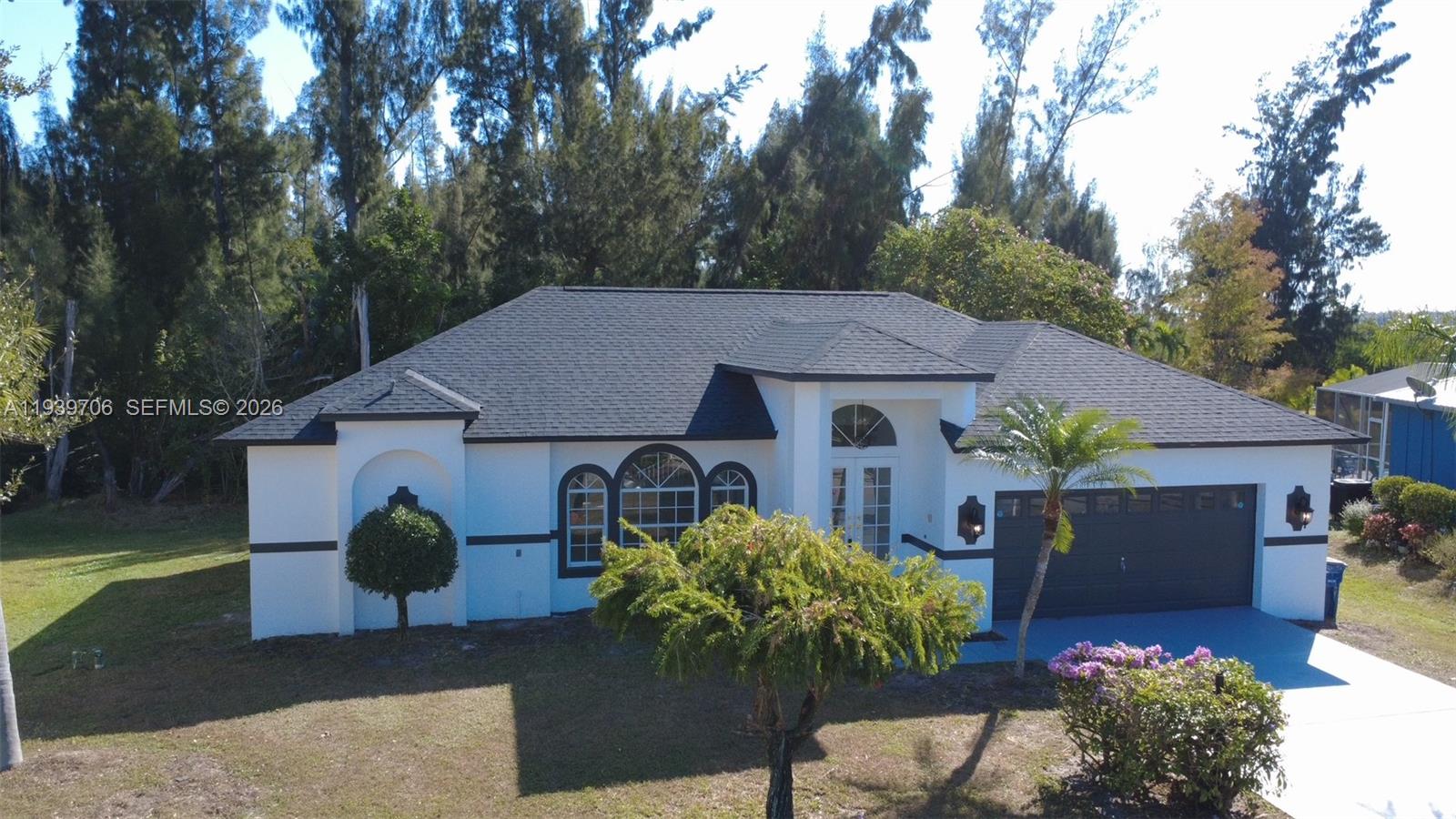 HAMPTON LAKES - Residential